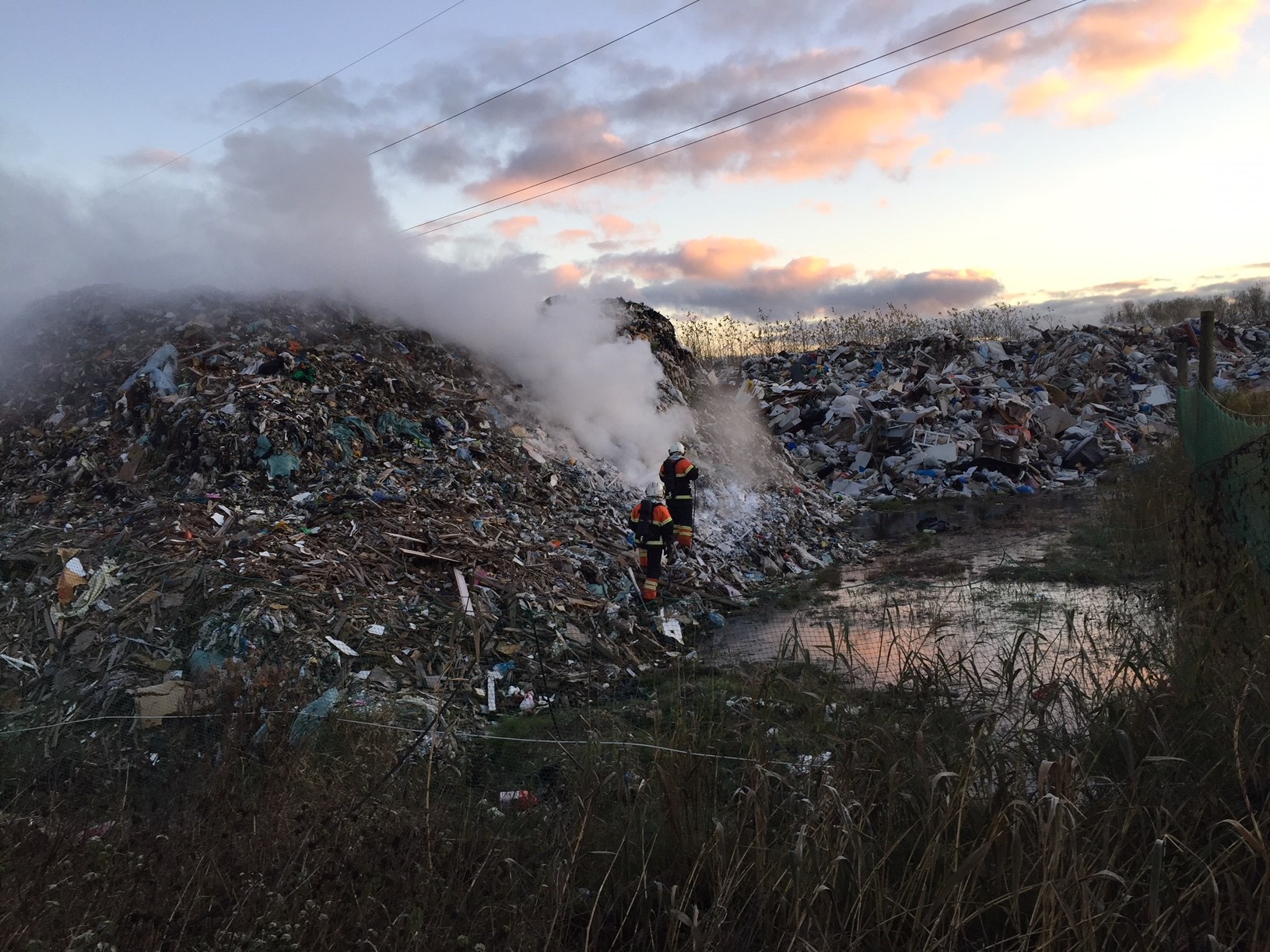 Brand i affaldsmile på Miljøanlæg Rønnovsdal